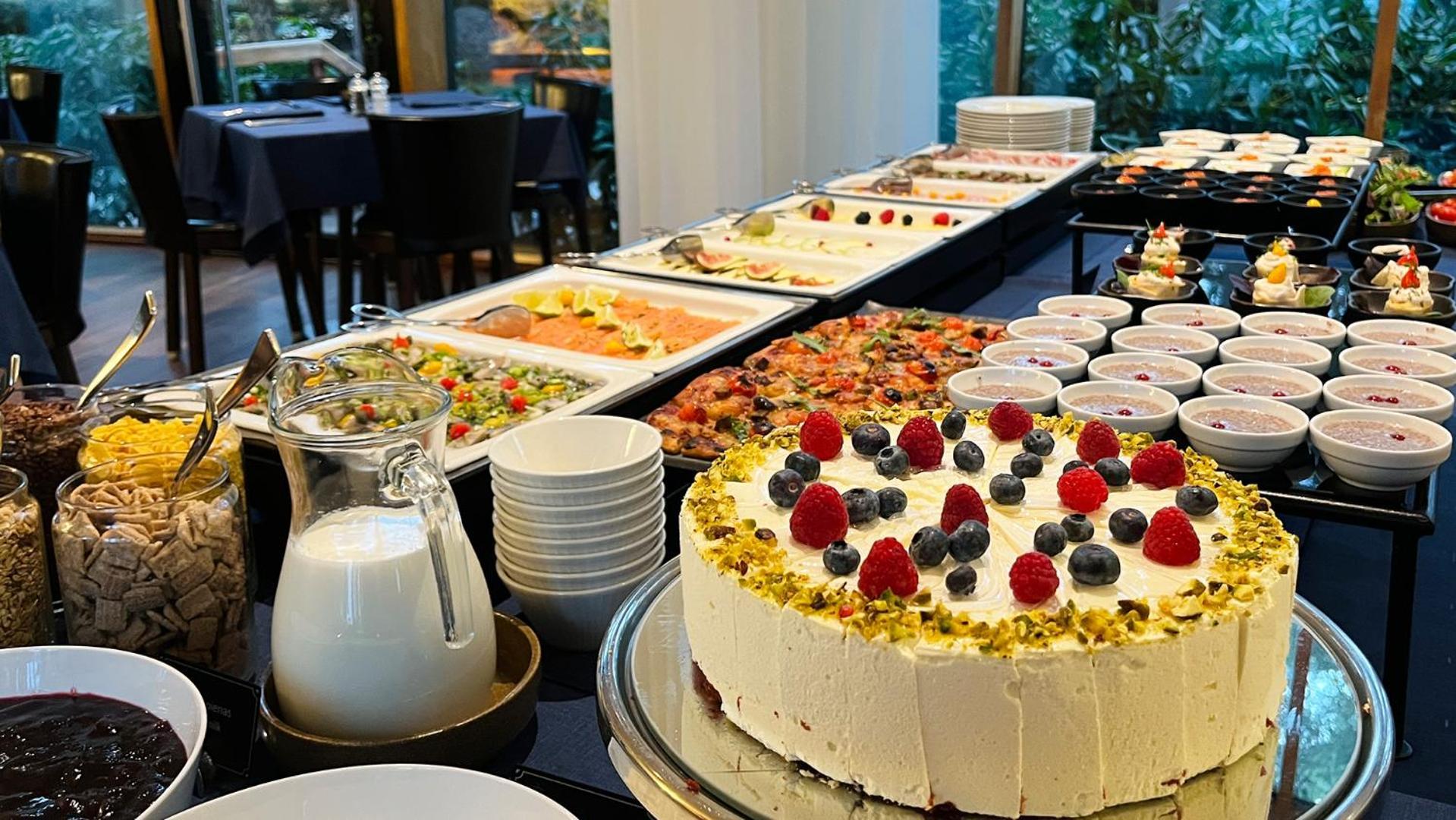 Palanga Life Balance Spa Hotel Kültér fotó A buffet at a hotel